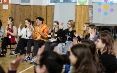 Webinář: Sdílení dobré praxe: MENRE – Posilování duševní odolnosti mladých lidí při práci s krizovým obsahem na sociálních sítích (Young Caritas Praha)